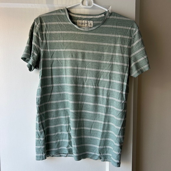 Abercrombie & Fitch Green and White Striped T Shirt - Picture 1 of 3